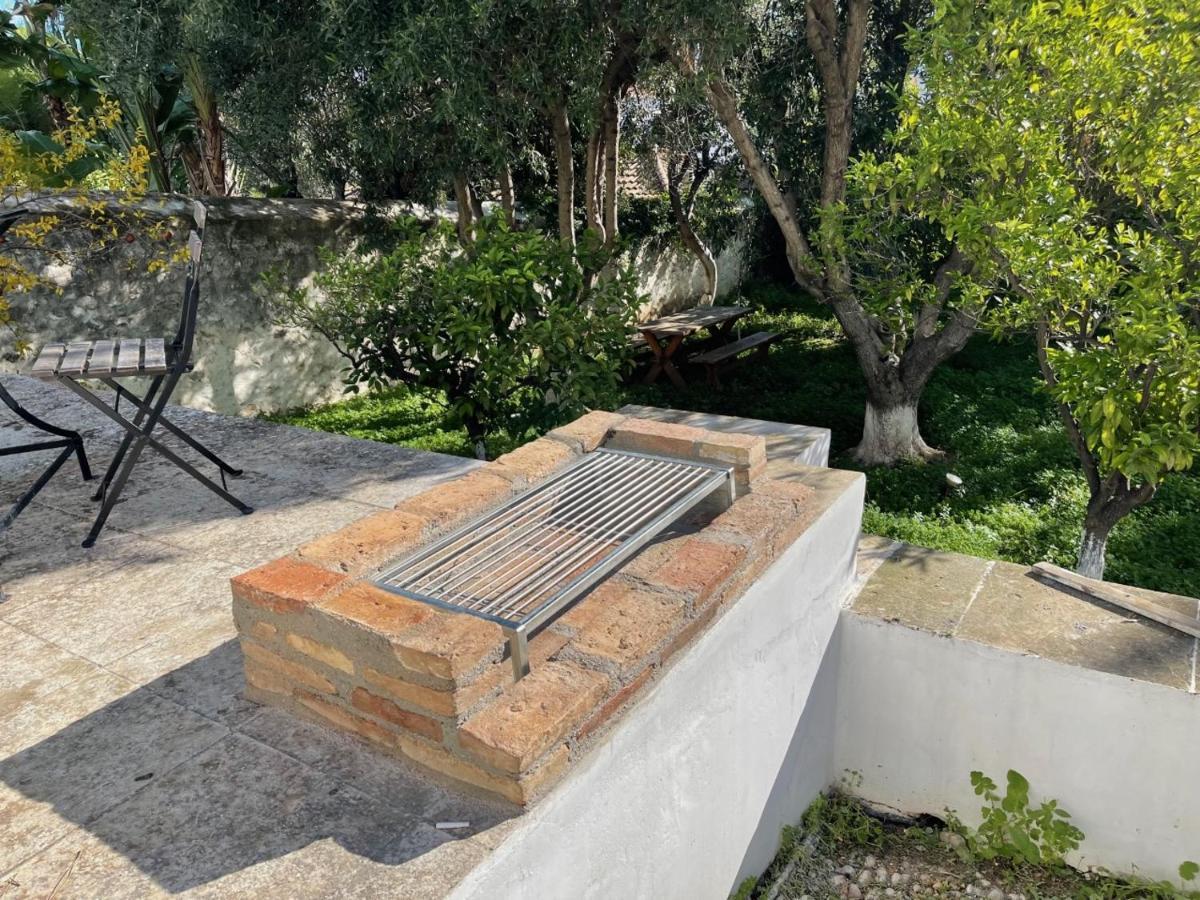 Two Olive Trees Guest House Spetses Town ภายนอก รูปภาพ