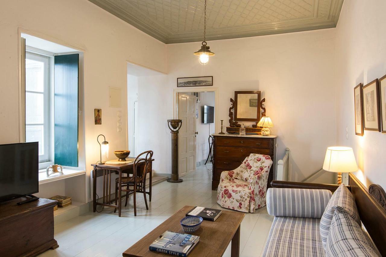 Two Olive Trees Guest House Spetses Town ภายนอก รูปภาพ