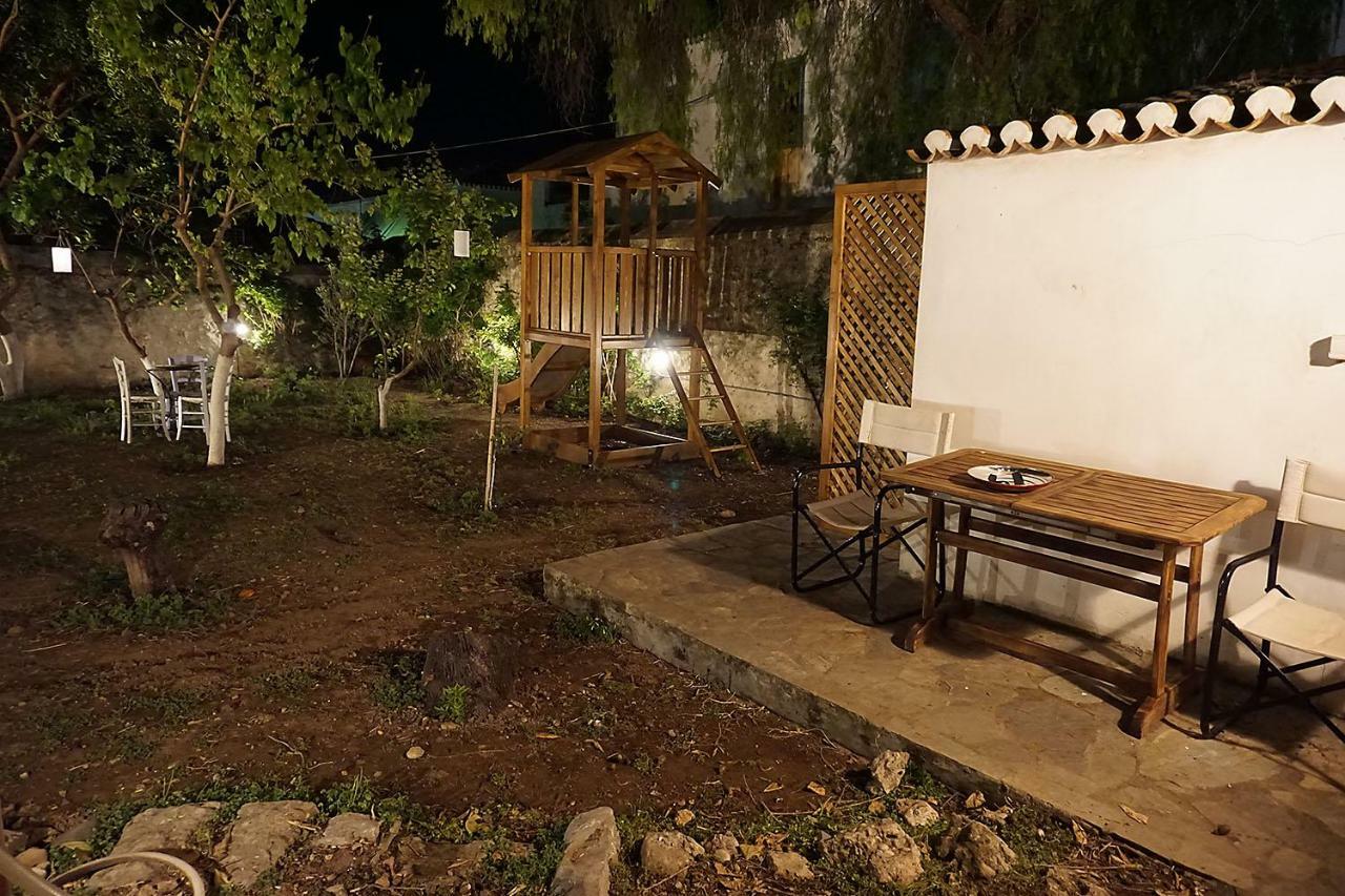 Two Olive Trees Guest House Spetses Town ภายนอก รูปภาพ