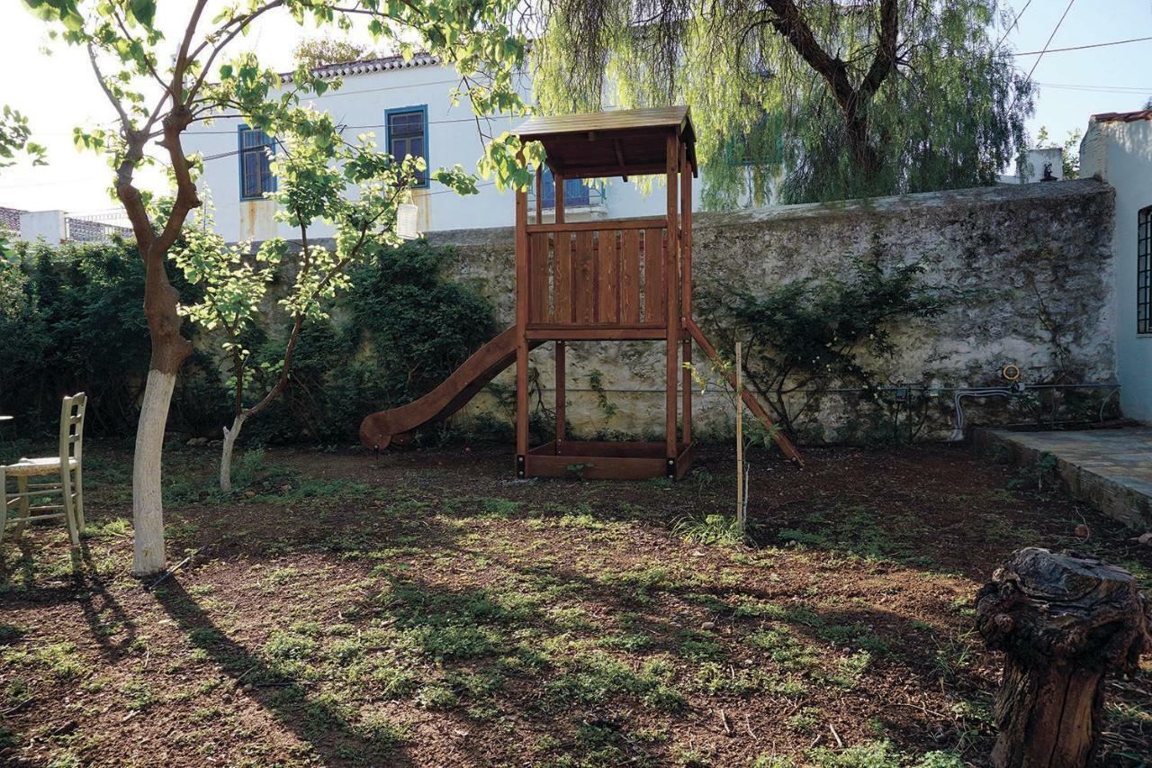 Two Olive Trees Guest House Spetses Town ภายนอก รูปภาพ
